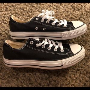 Black converse sneakers